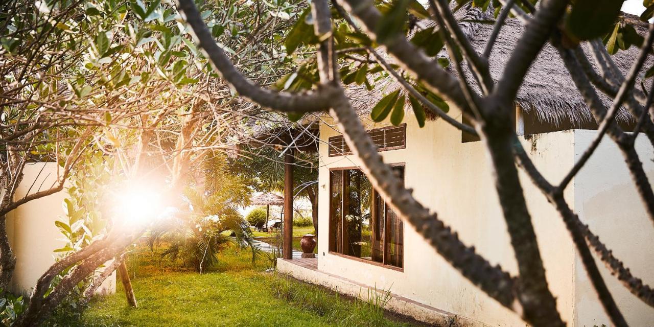 Pearl Beach Resort Gili Asahan Extérieur photo