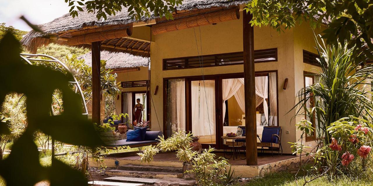 Pearl Beach Resort Gili Asahan Chambre photo
